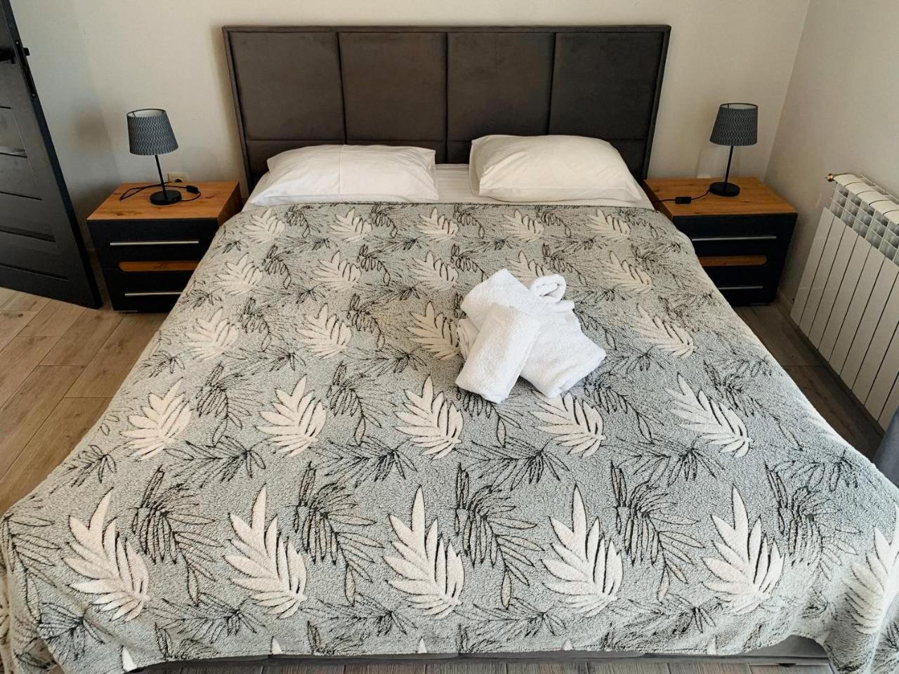 Apartmets Domovik мира 11с кв 7 вместительная трёхкомнатная * Mukacheve