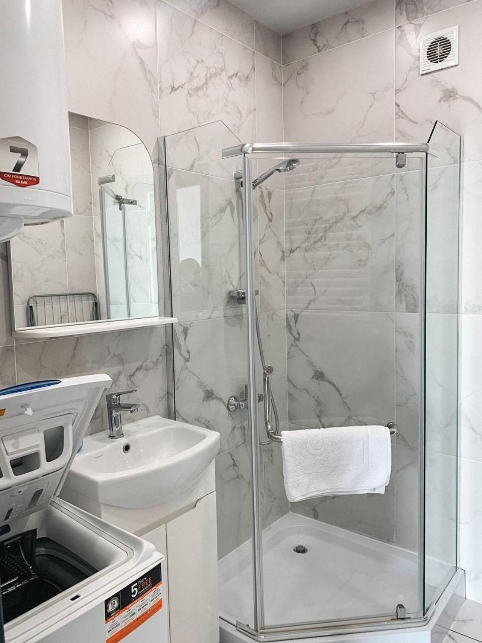 Apartmets Domovik мира 11с кв 7 вместительная трёхкомнатная Апартаменты Мукачево