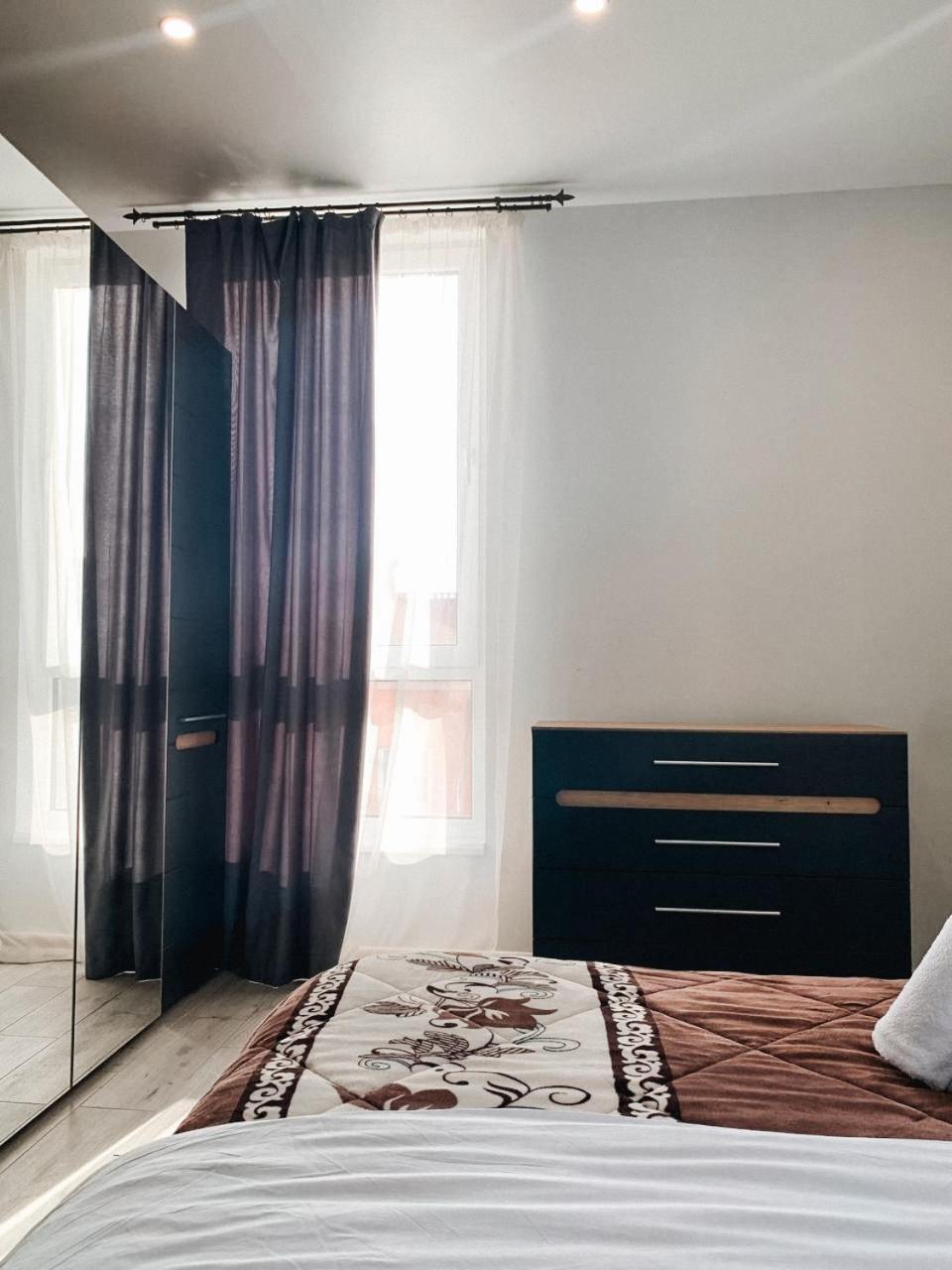 Apartmets Domovik мира 11с кв 7 вместительная трёхкомнатная *