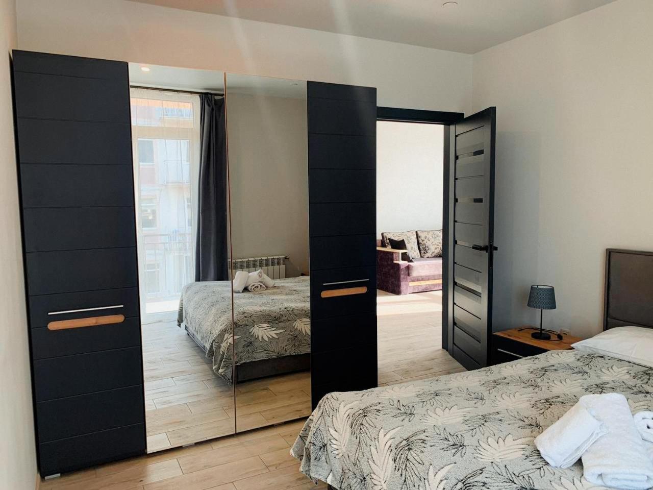 Apartmets Domovik мира 11с кв 7 вместительная трёхкомнатная