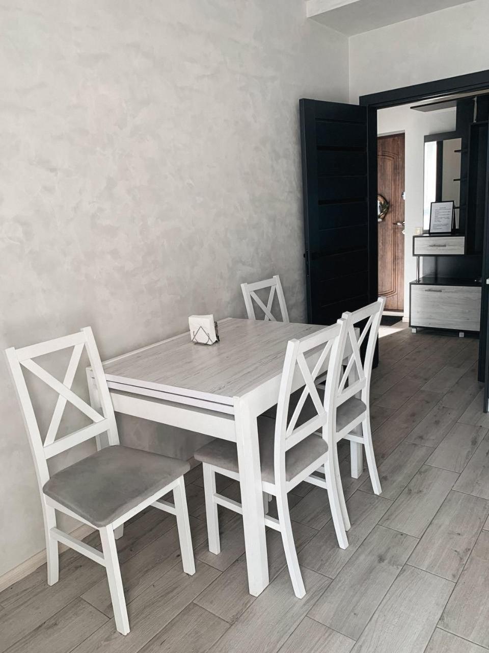 Апартаменты Apartmets Domovik мира 11с кв 7 вместительная трёхкомнатная *